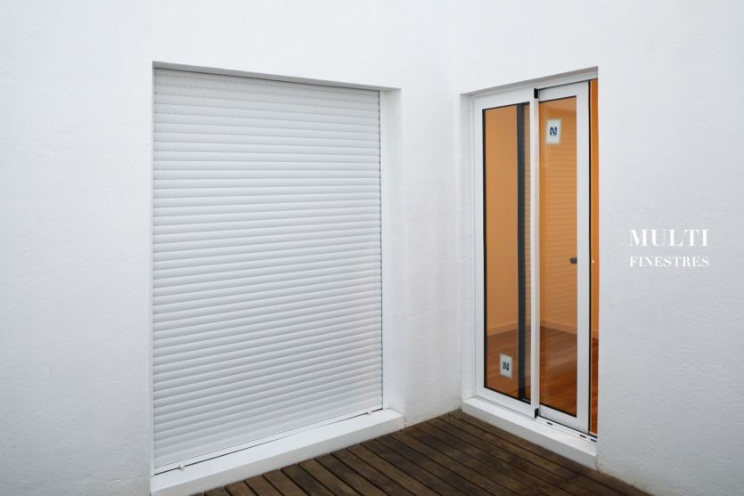 Corredera con persiana