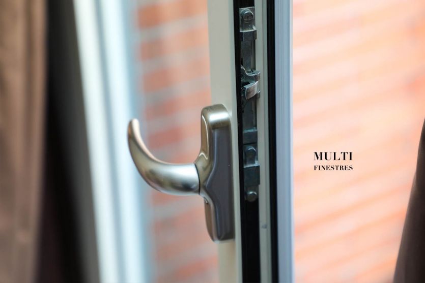 Maneta, puerta practicable