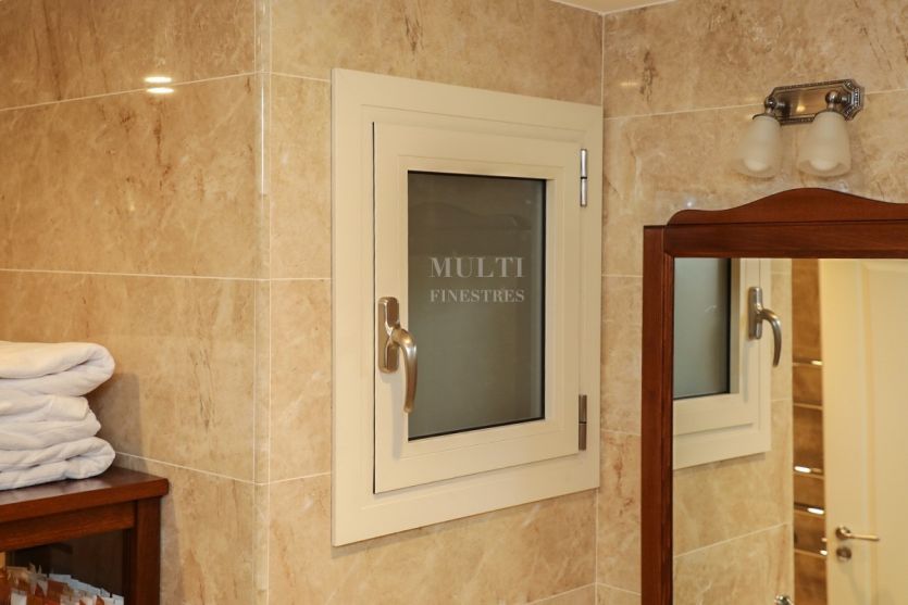 ventana oscilo-batiente