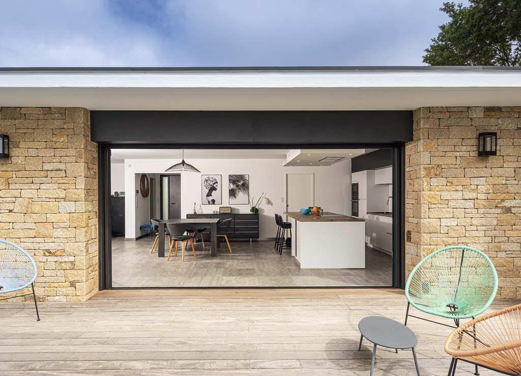 Apertura total en el exterior con la corredera de hoja oculta