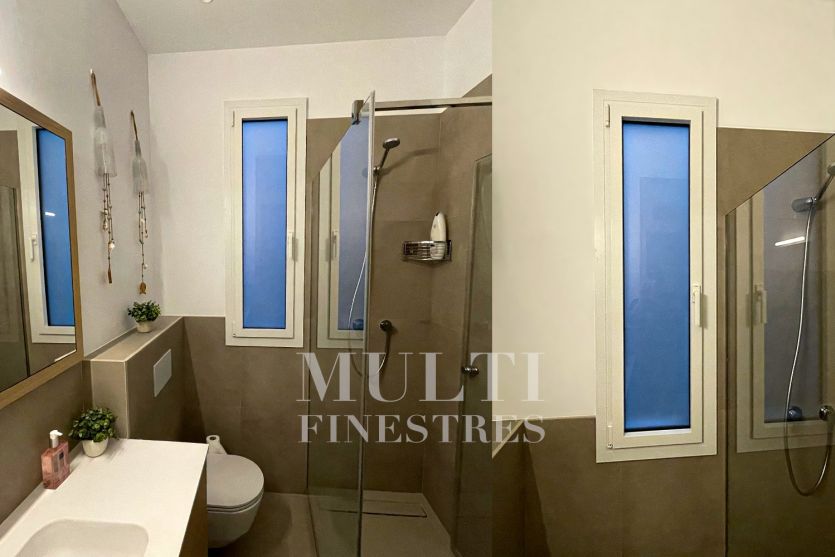 ventana oscilo-batiente