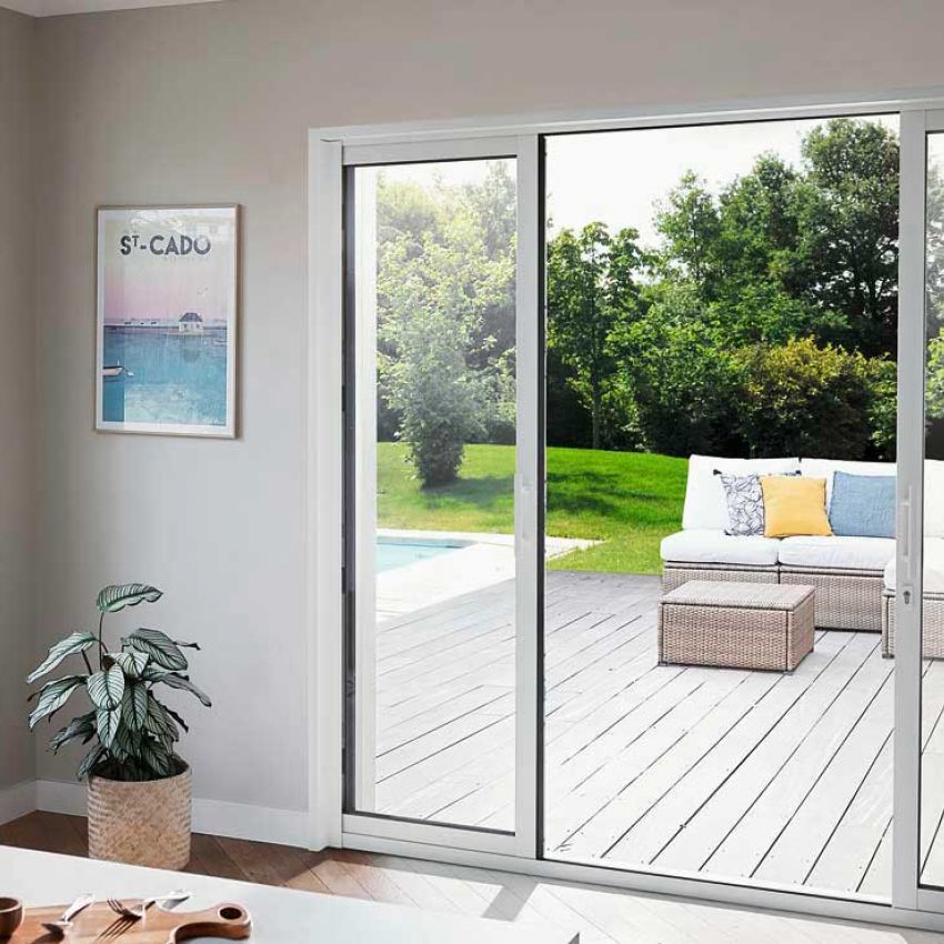 Puerta corredera de aluminio con hojas ocultas